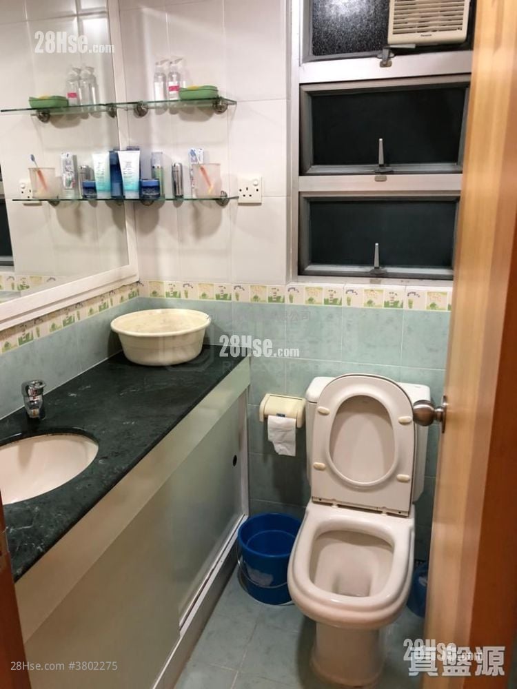 Well On Garden Sell 3 Bedrooms , 1 Bathroom 411 ft²