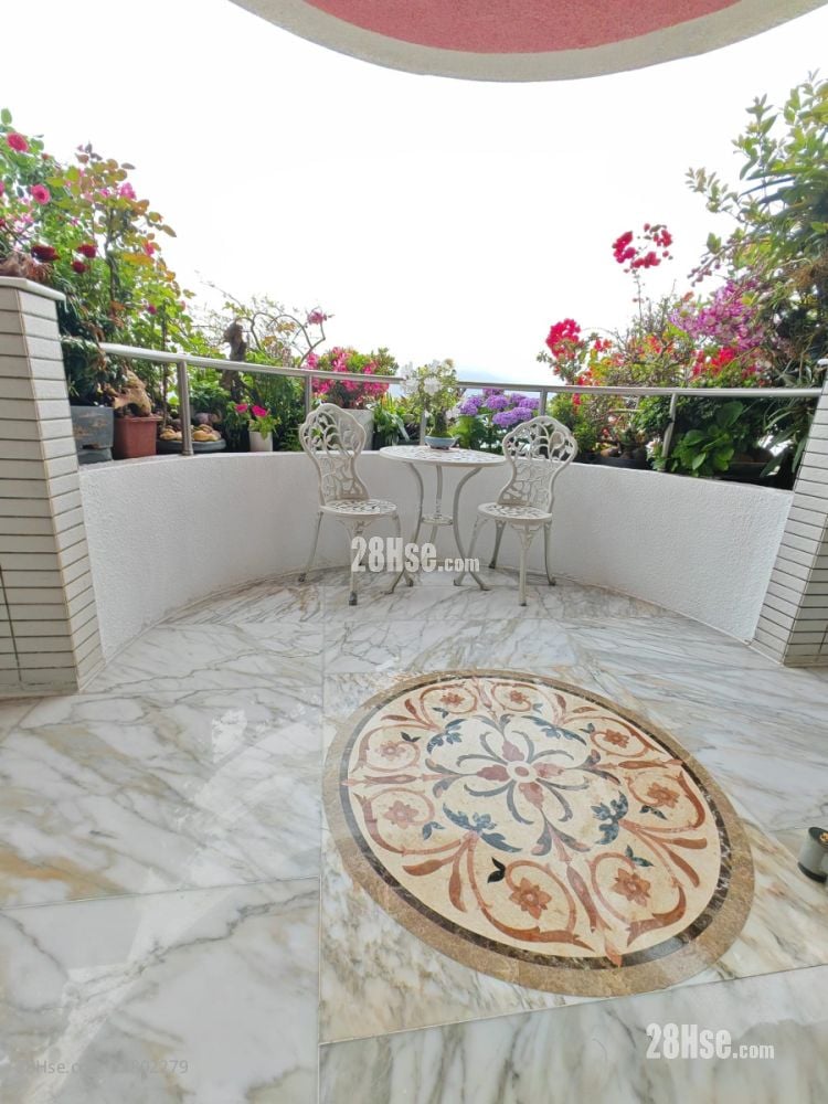 Lung Tang Court Sell 5+ Bedrooms , 3 Bathrooms 1,943 ft²