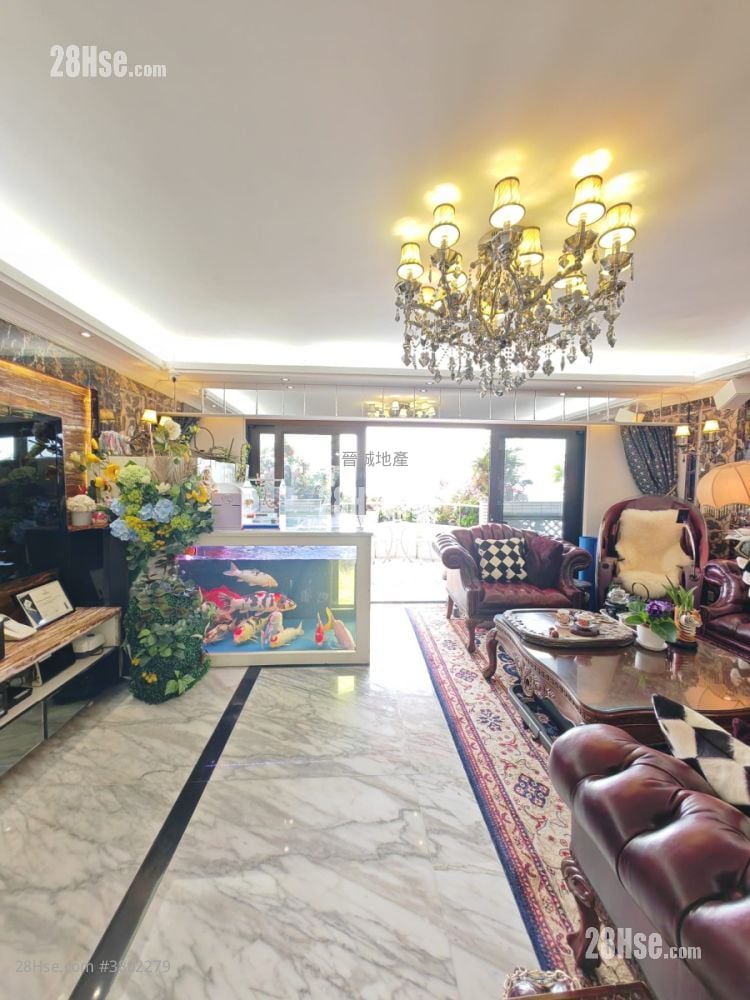 Lung Tang Court Sell 5+ Bedrooms , 3 Bathrooms 1,943 ft²