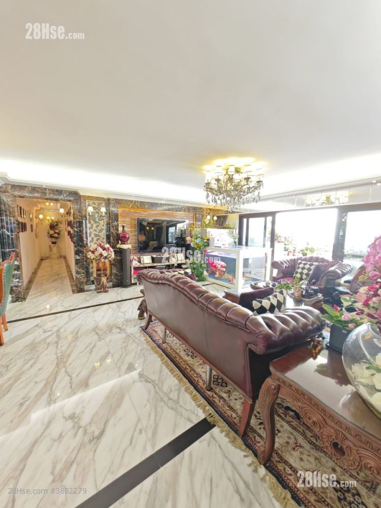 Lung Tang Court Sell 5+ Bedrooms , 3 Bathrooms 1,943 ft²