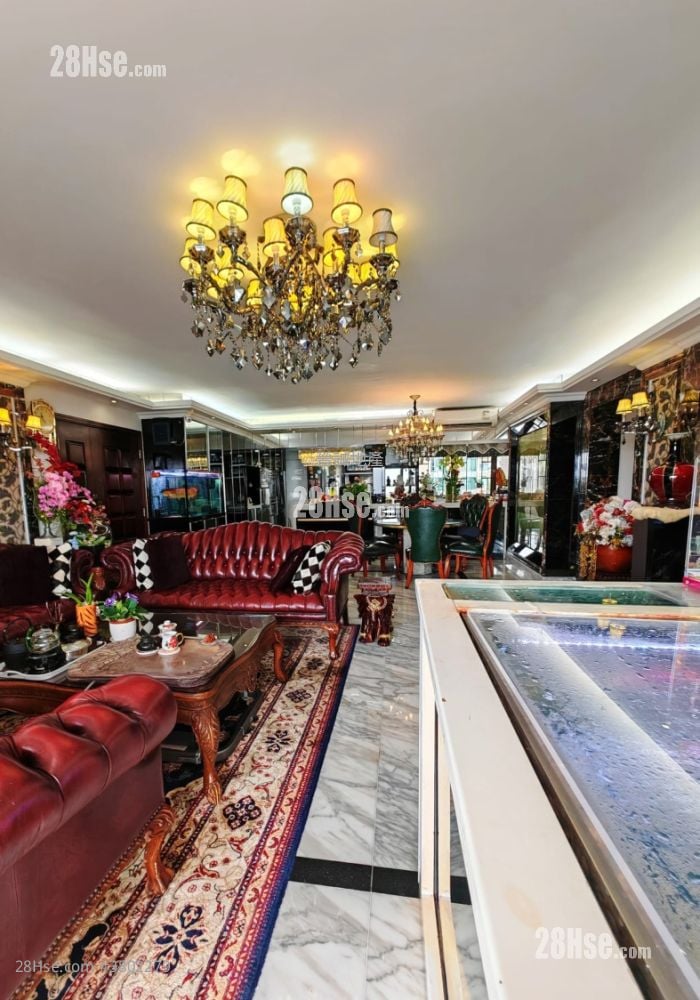 Lung Tang Court Sell 5+ Bedrooms , 3 Bathrooms 1,943 ft²