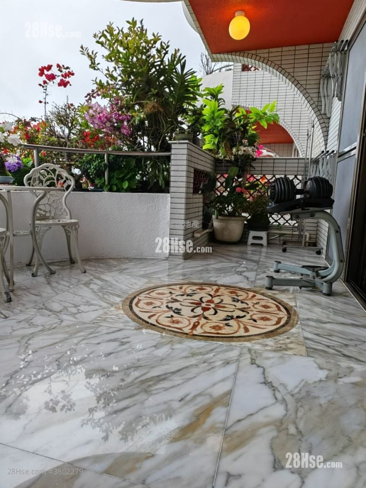 Lung Tang Court Sell 5+ Bedrooms , 3 Bathrooms 1,943 ft²