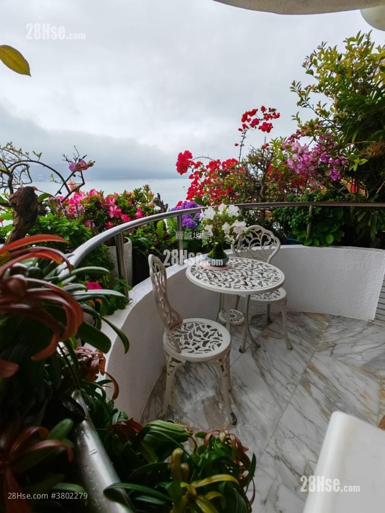 Lung Tang Court Sell 5+ Bedrooms , 3 Bathrooms 1,943 ft²