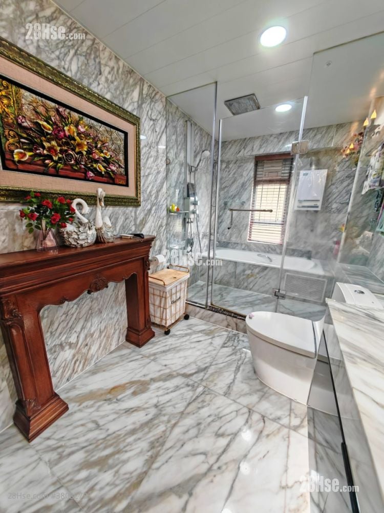 Lung Tang Court Sell 5+ Bedrooms , 3 Bathrooms 1,943 ft²