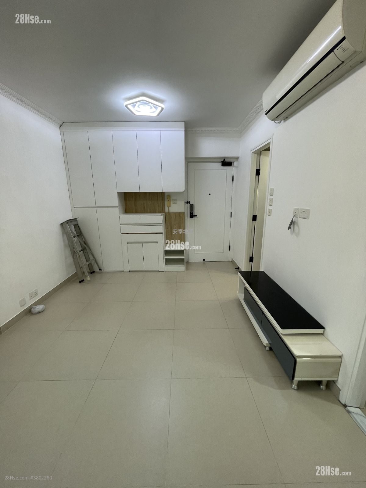 The Metro City Rental 2 Bedrooms , 1 Bathroom 406 ft²