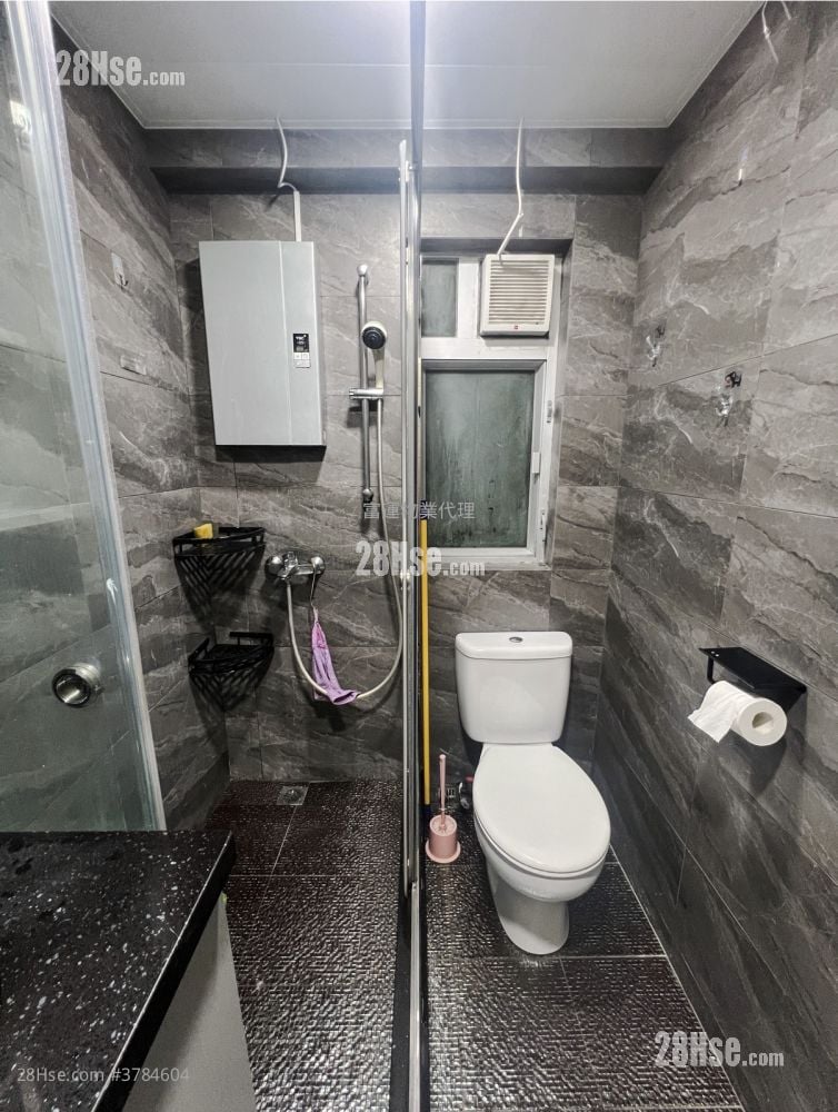 单幢楼房 租盘 3 房 , 1 浴室 426 平方尺