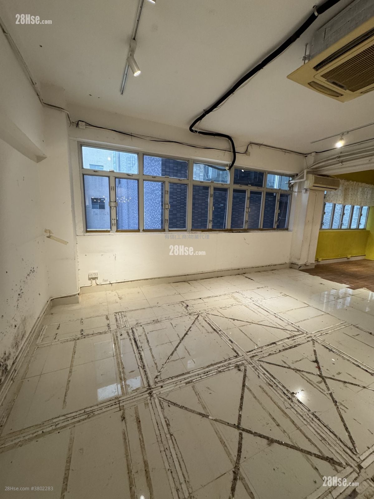 Tong Yuen Factory Building Rental 2,100 ft²