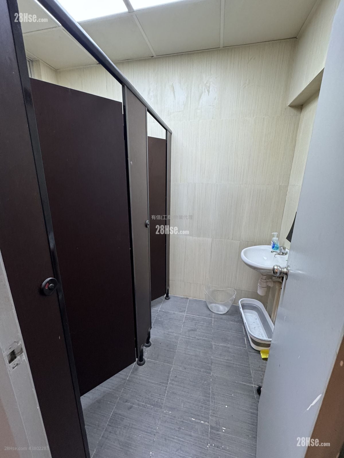 Tong Yuen Factory Building Rental 2,100 ft²