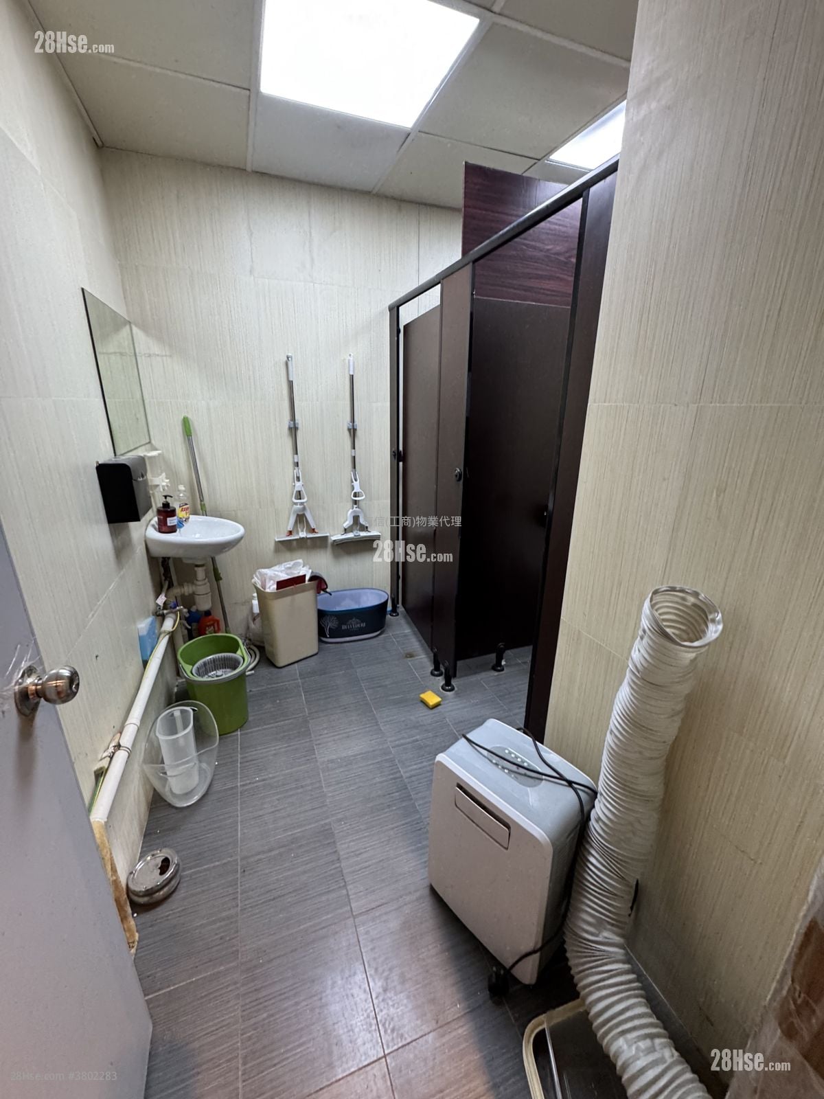 Tong Yuen Factory Building Rental 2,100 ft²