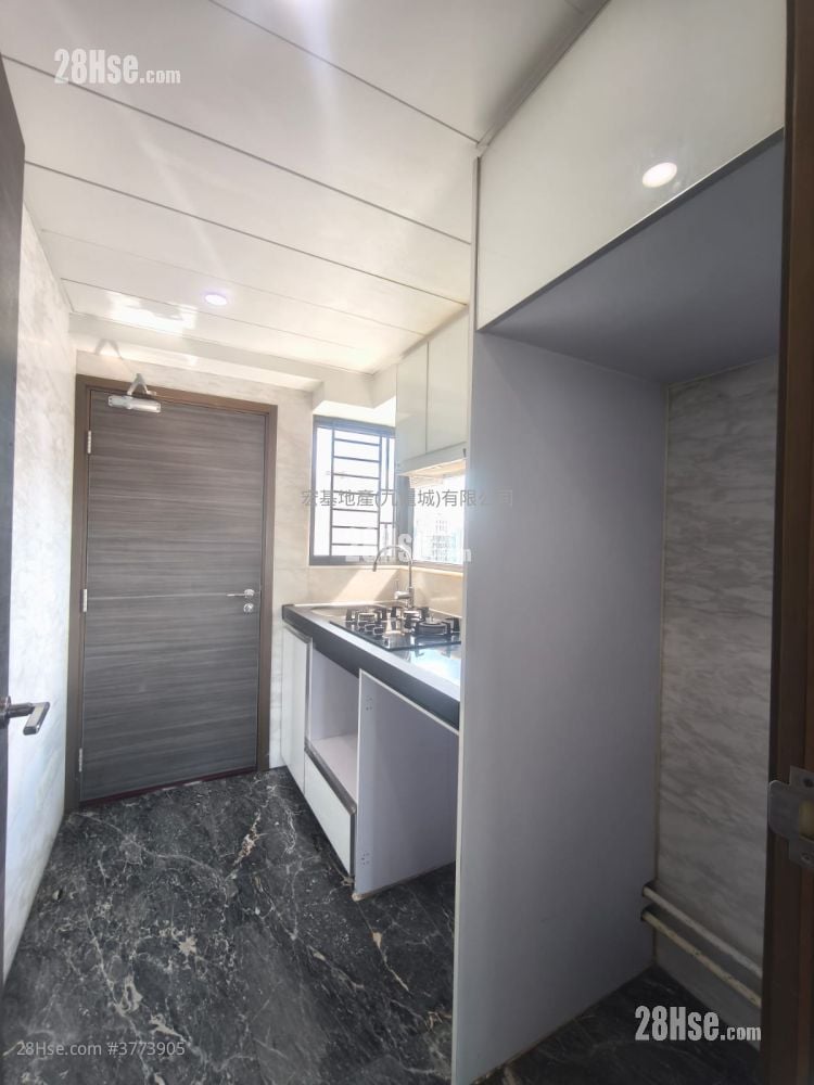 Luxe Metro Rental 3 Bedrooms , 2 Bathrooms 614 ft²