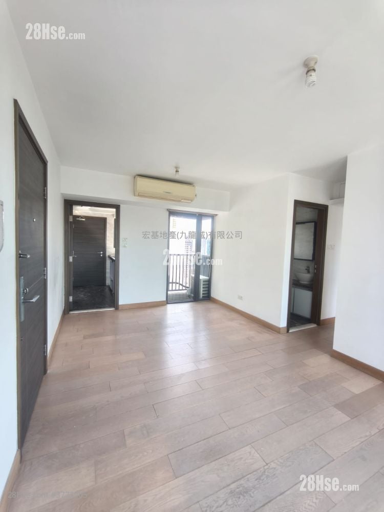 Luxe Metro Rental 3 Bedrooms , 2 Bathrooms 614 ft²