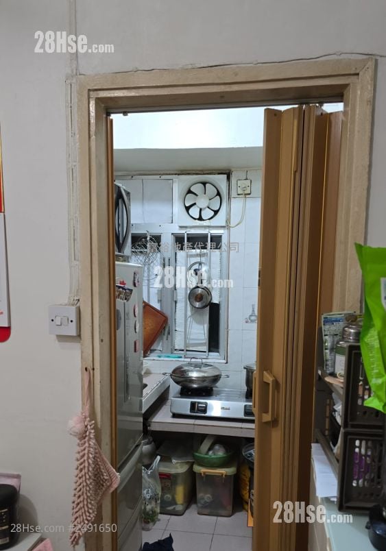 Cheung Tak Mansion Rental 2 Bedrooms , 1 Bathroom 337 ft²