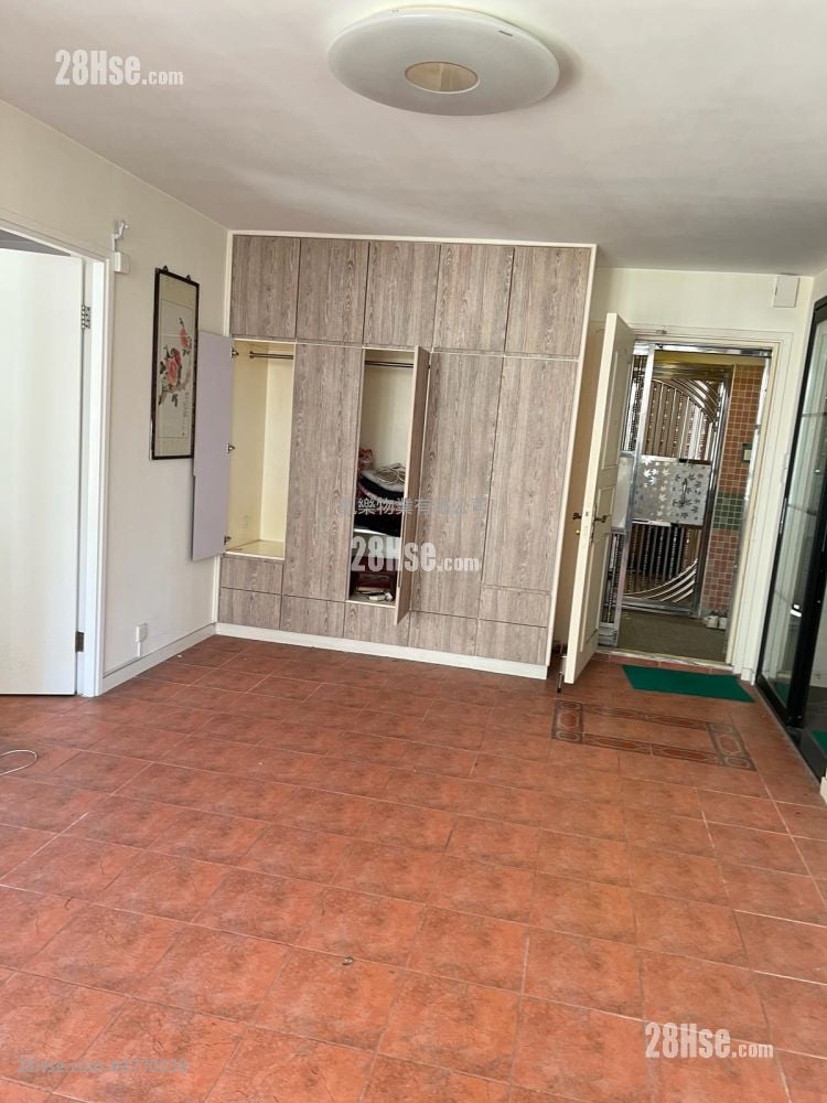 Kwun Fai Court Sell 2 Bedrooms , 1 Bathroom 527 ft²