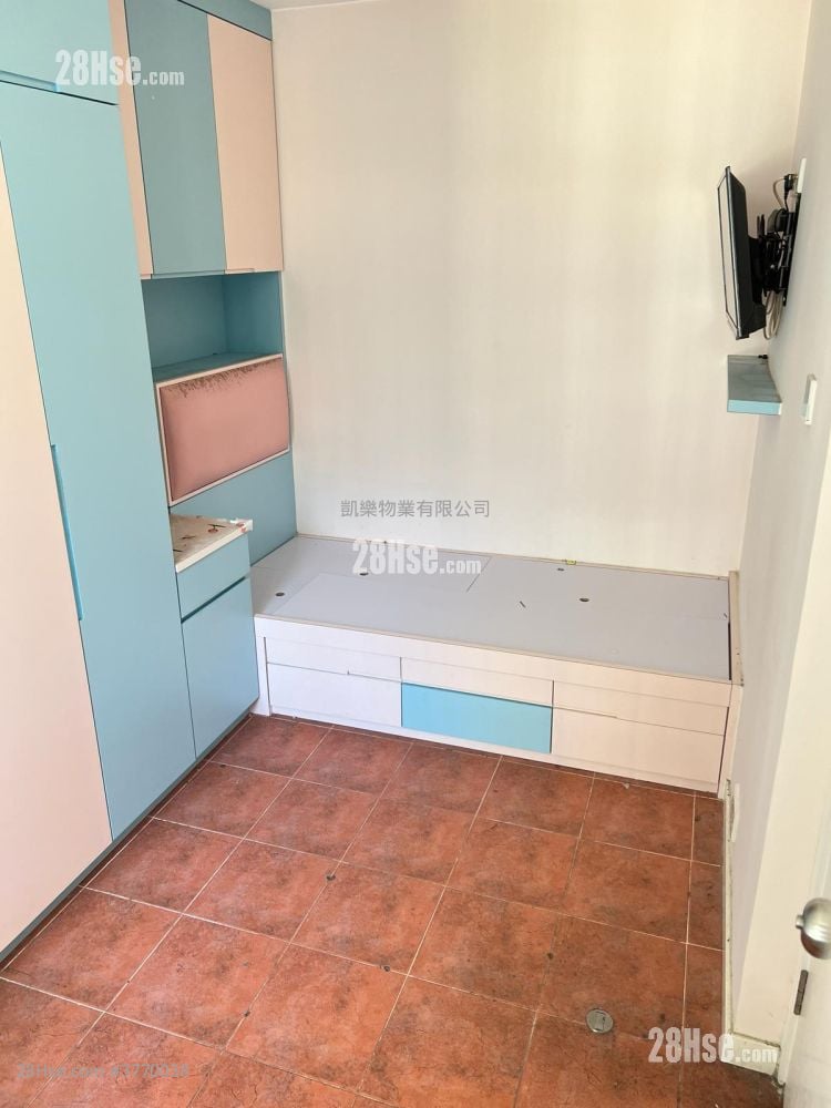 Kwun Fai Court Sell 2 Bedrooms , 1 Bathroom 527 ft²