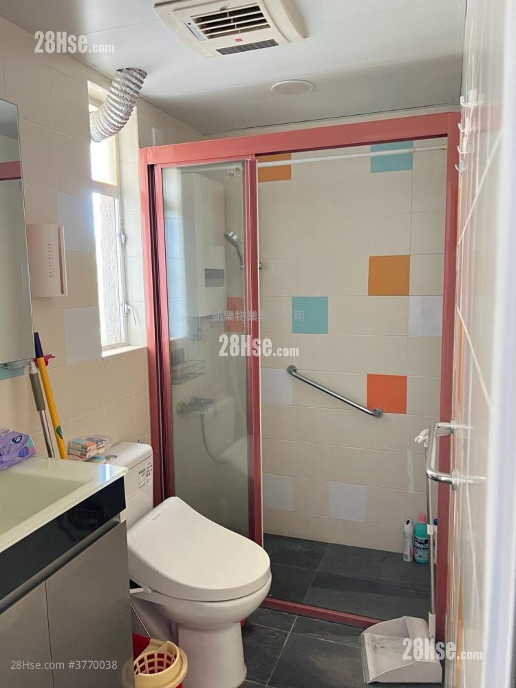 Kwun Fai Court Sell 2 Bedrooms , 1 Bathroom 527 ft²