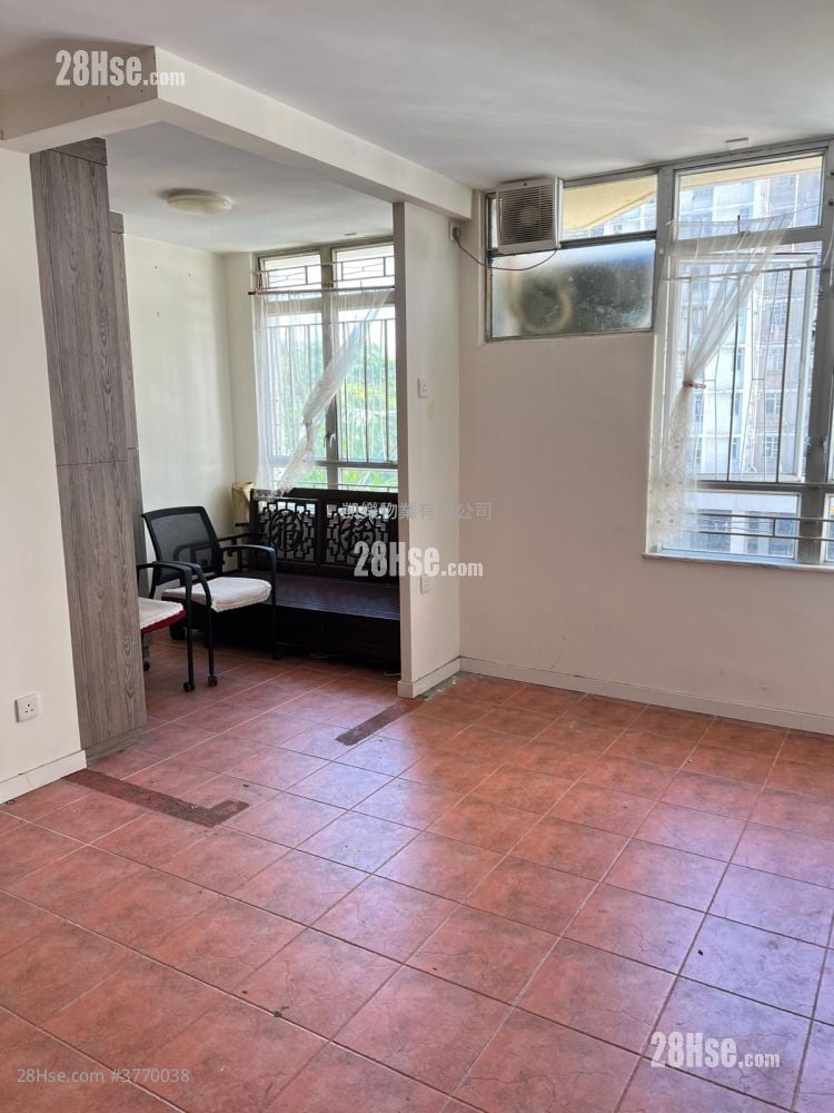 Kwun Fai Court Sell 2 Bedrooms , 1 Bathroom 527 ft²