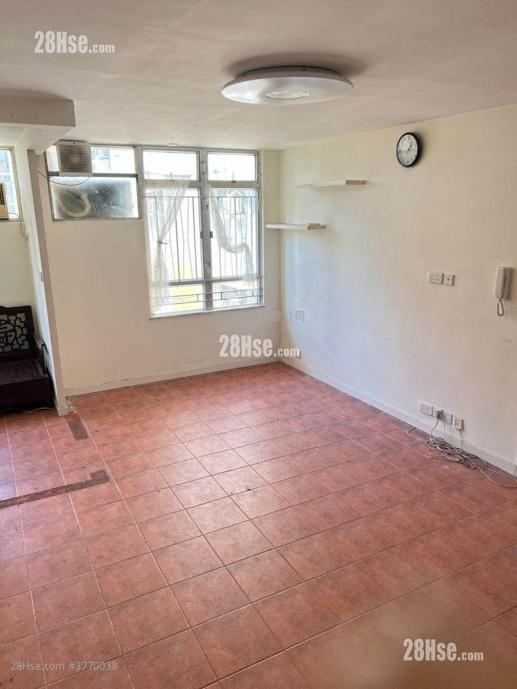 Kwun Fai Court Sell 2 Bedrooms , 1 Bathroom 527 ft²