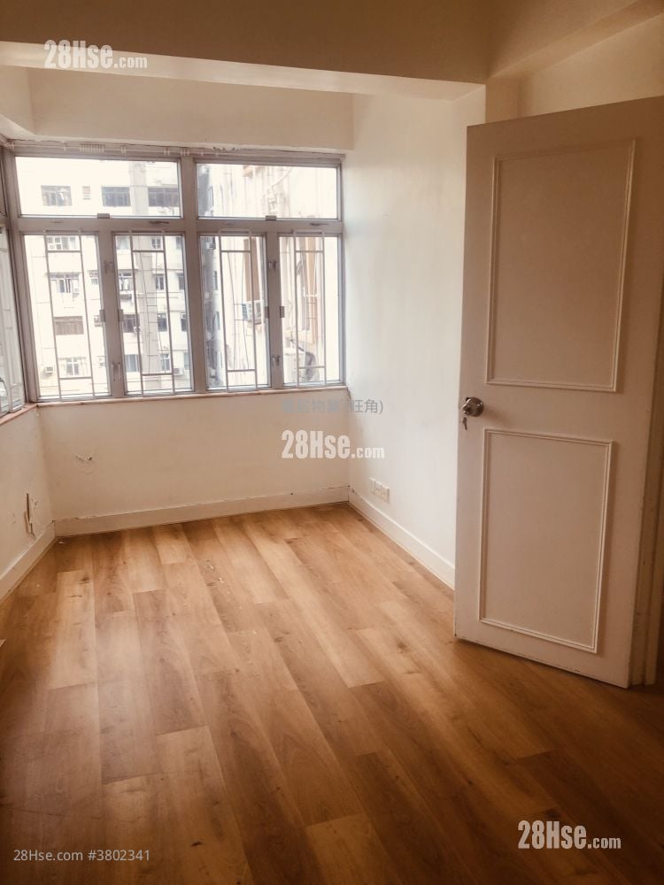 Imperial Court Sell 722 ft²