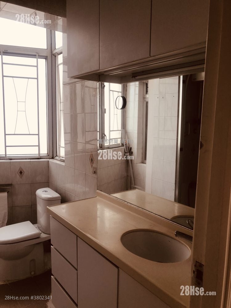 Imperial Court Sell 722 ft²