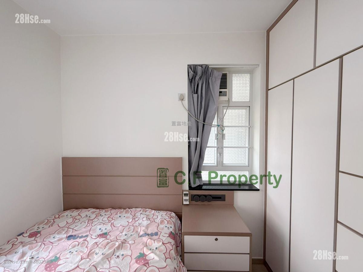 Kwai Fong Terrace Sell 3 Bedrooms , 1 Bathroom 473 ft²