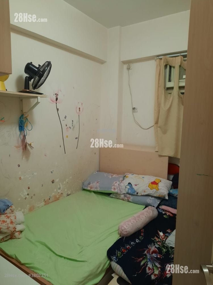 Tung Hing Mansion Sell 3 Bedrooms , 1 Bathroom 457 ft²