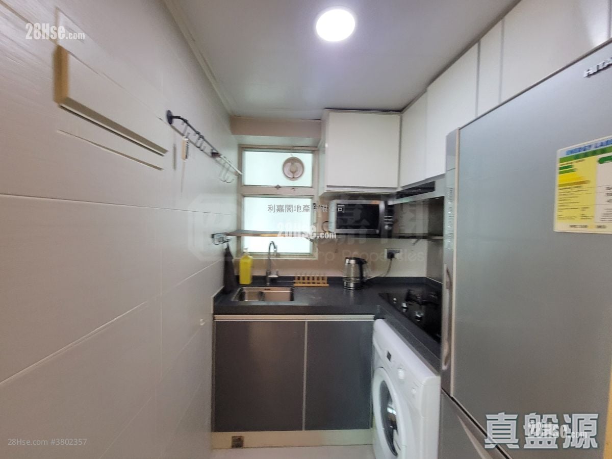 Metro Harbour View Sell 2 Bedrooms 348 ft²