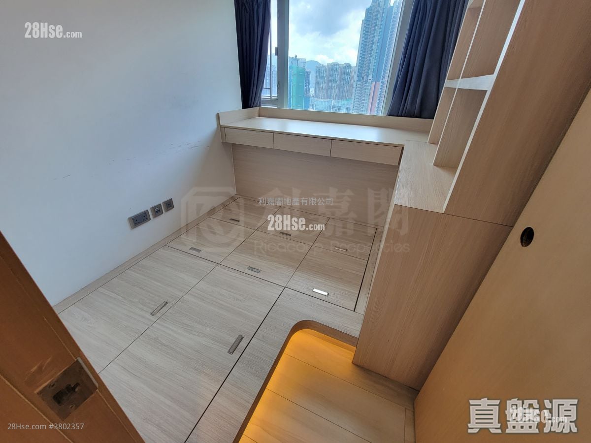 Metro Harbour View Sell 2 Bedrooms 348 ft²