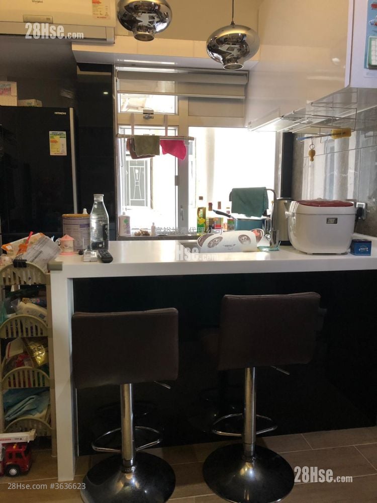 Kam Shing Building Sell 2 Bedrooms 353 ft²