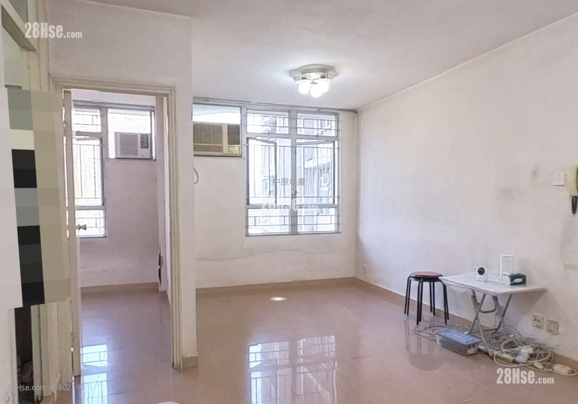 Tin Shing Court Sell 2 Bedrooms 539 ft²