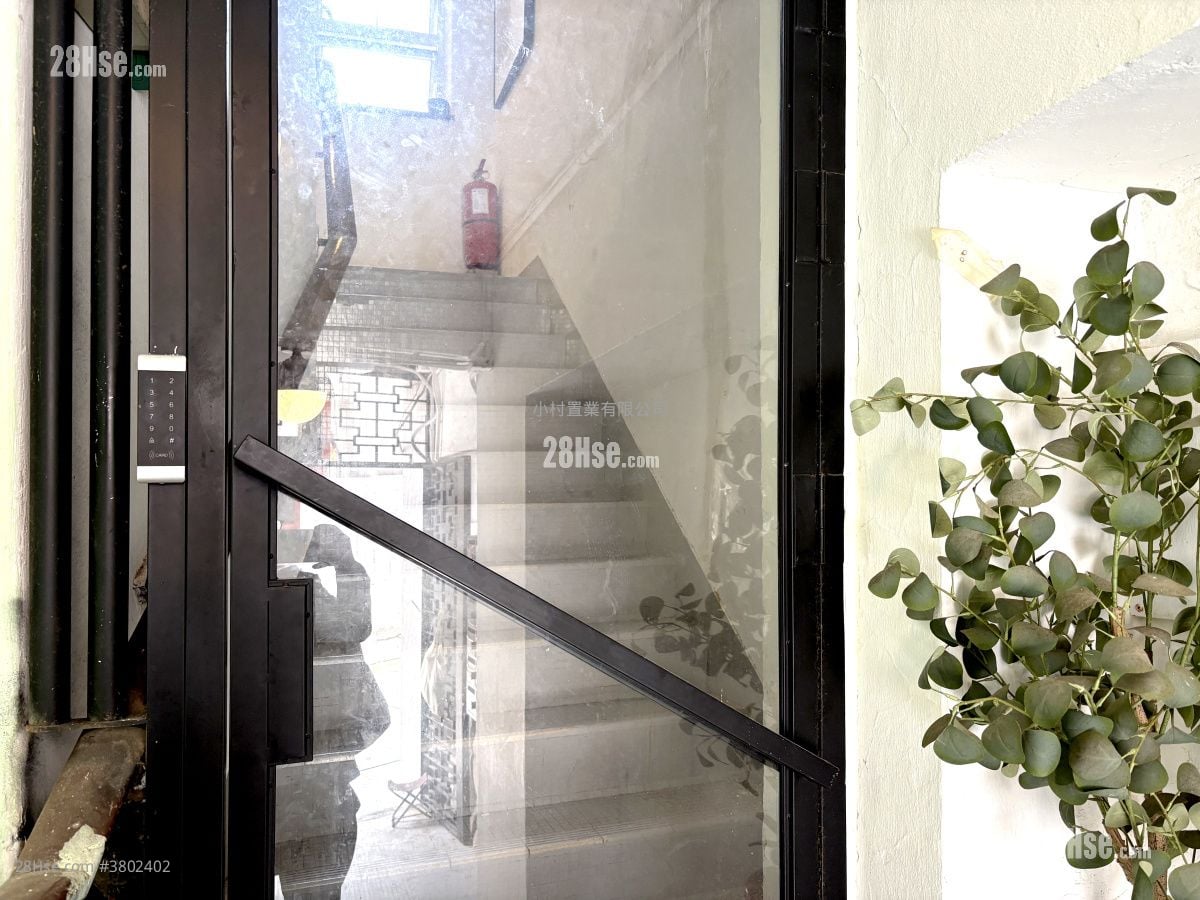 大厦入口: 伊利近街24号 租盘 1 房 , 1 浴室 200 平方尺