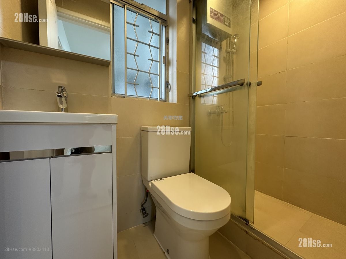 bathroom: City One Shatin Sell 2 Bedrooms 304 ft²