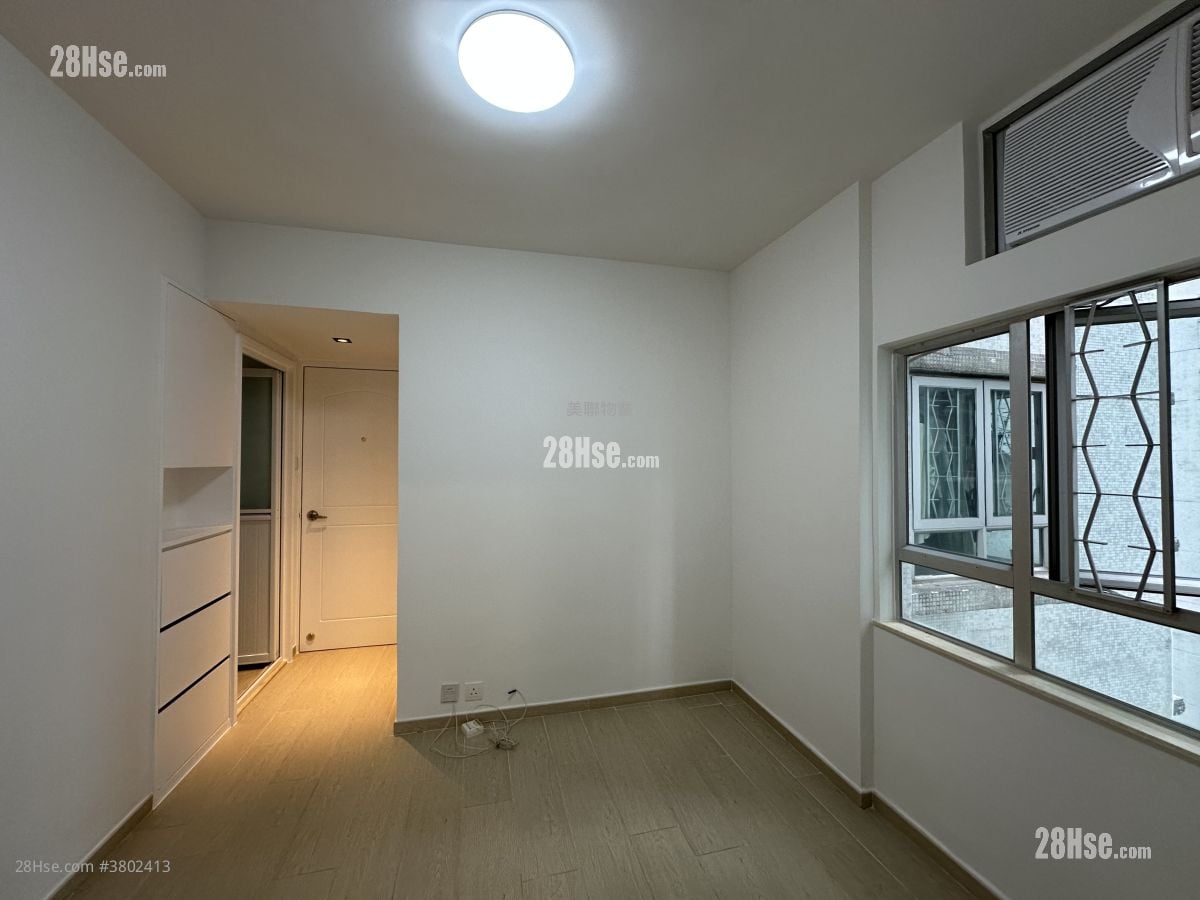 living room: City One Shatin Sell 2 Bedrooms 304 ft²