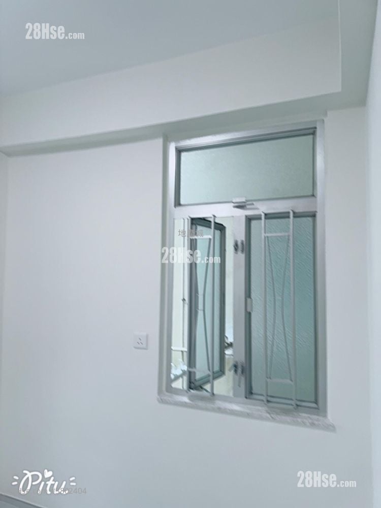 Hiu Ming Court Rental 2 Bedrooms , 1 Bathroom 439 ft²