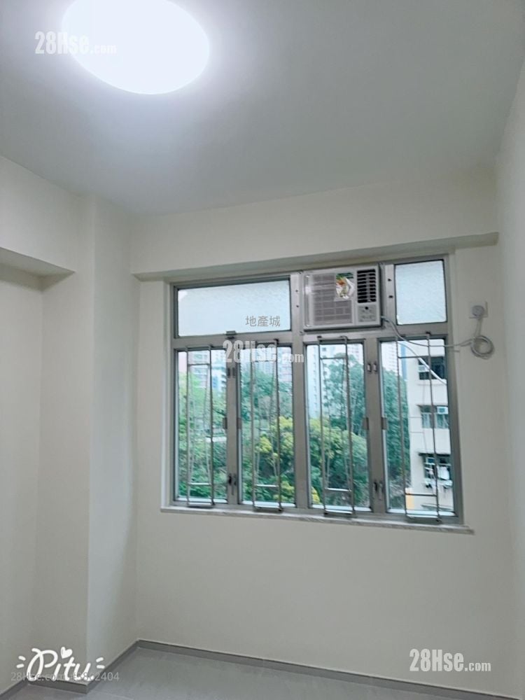 Hiu Ming Court Rental 2 Bedrooms , 1 Bathroom 439 ft²