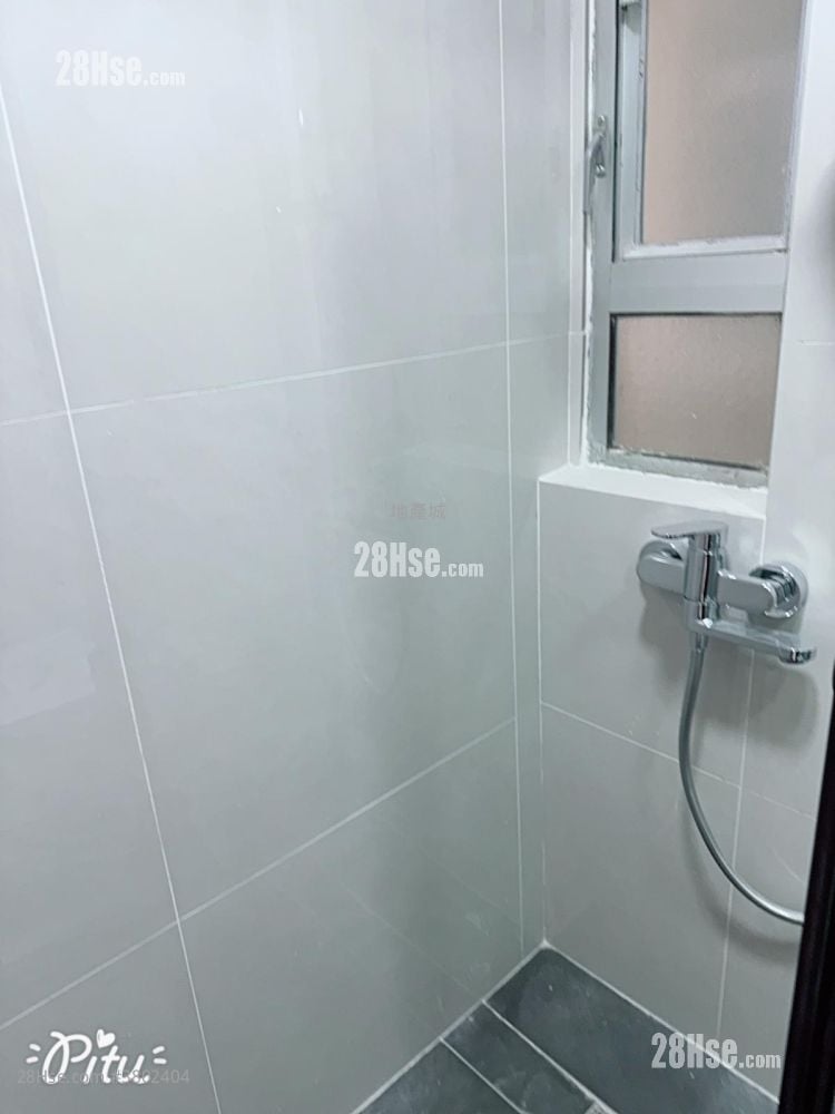 Hiu Ming Court Rental 2 Bedrooms , 1 Bathroom 439 ft²