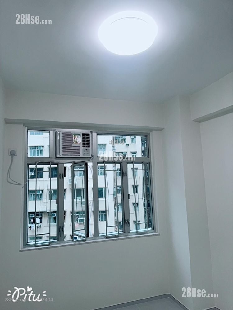 Hiu Ming Court Rental 2 Bedrooms , 1 Bathroom 439 ft²