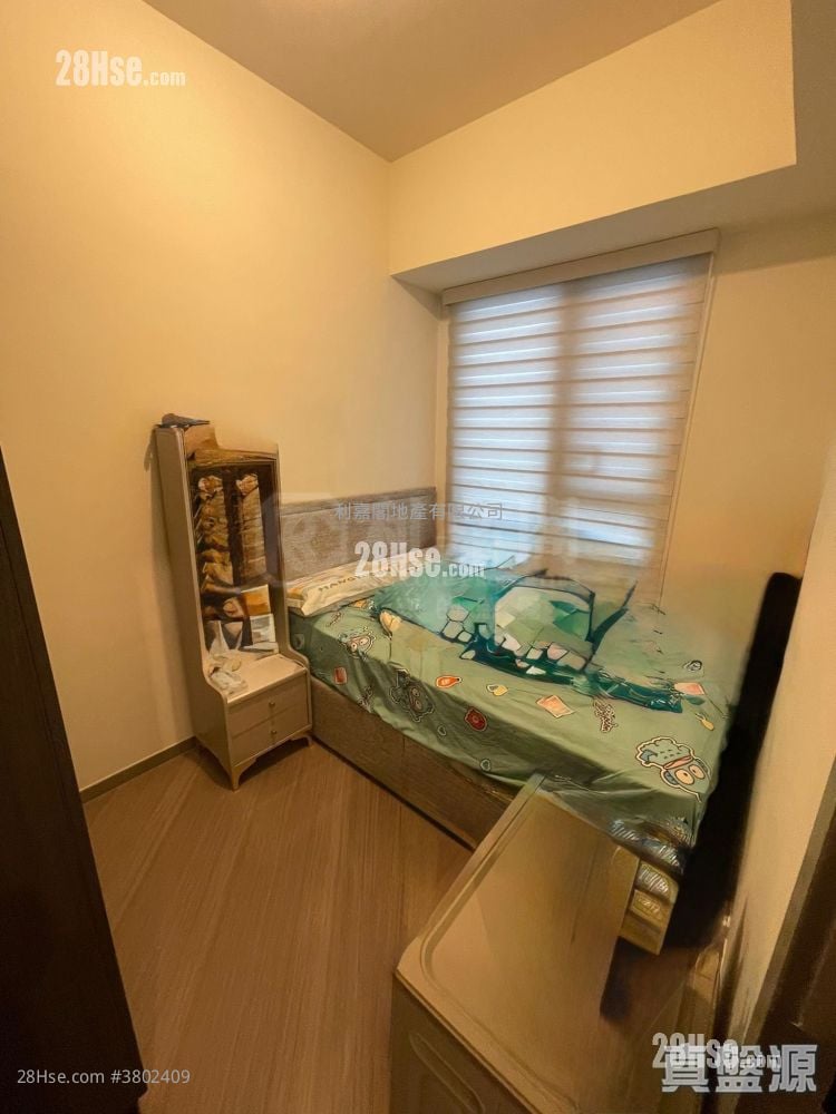 Yoho West Sell 2 Bedrooms , 1 Bathroom 390 ft²