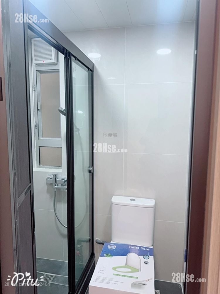 Hiu Ming Court Rental 2 Bedrooms , 1 Bathroom 439 ft²