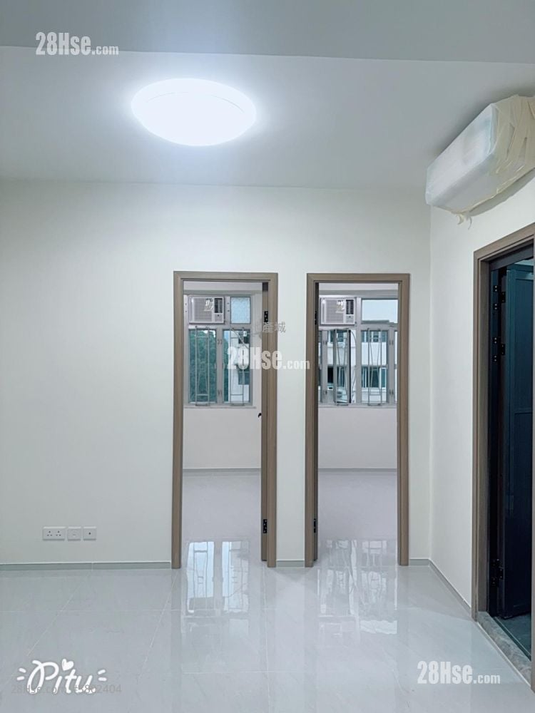 Hiu Ming Court Rental 2 Bedrooms , 1 Bathroom 439 ft²