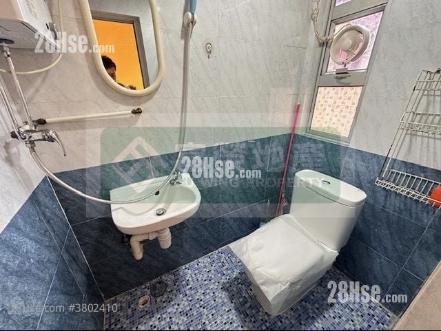 Cheong Fai Mansion Rental 2 Bedrooms , 1 Bathroom 269 ft²