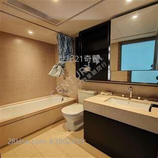 傲泷 租盘 3 房 , 2 浴室 906 平方尺