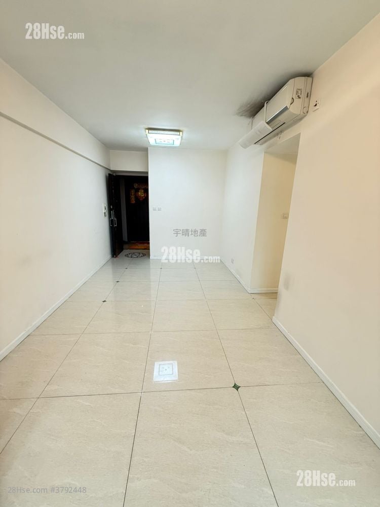 Trinity Towers Sell 3 Bedrooms , 2 Bathrooms 711 ft²