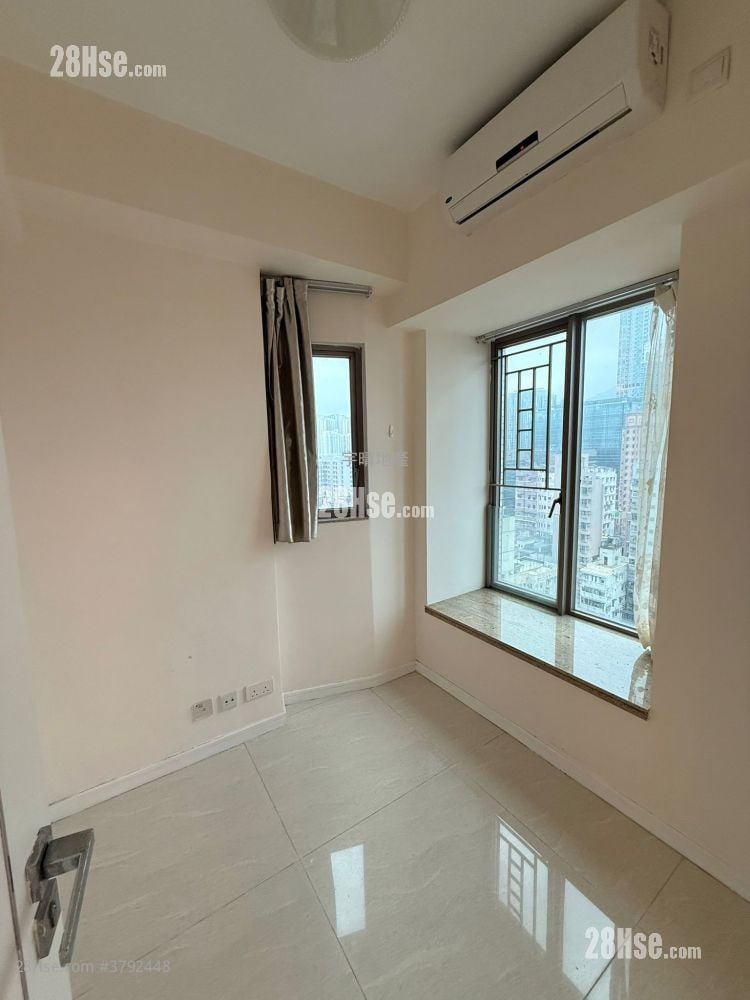 Trinity Towers Sell 3 Bedrooms , 2 Bathrooms 711 ft²