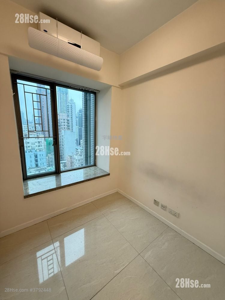 Trinity Towers Sell 3 Bedrooms , 2 Bathrooms 711 ft²