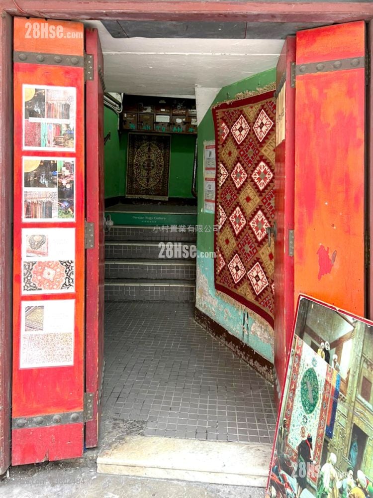 大厦入口: 荷李活道42-42A号 租盘 1 房 , 1 浴室 397 平方尺