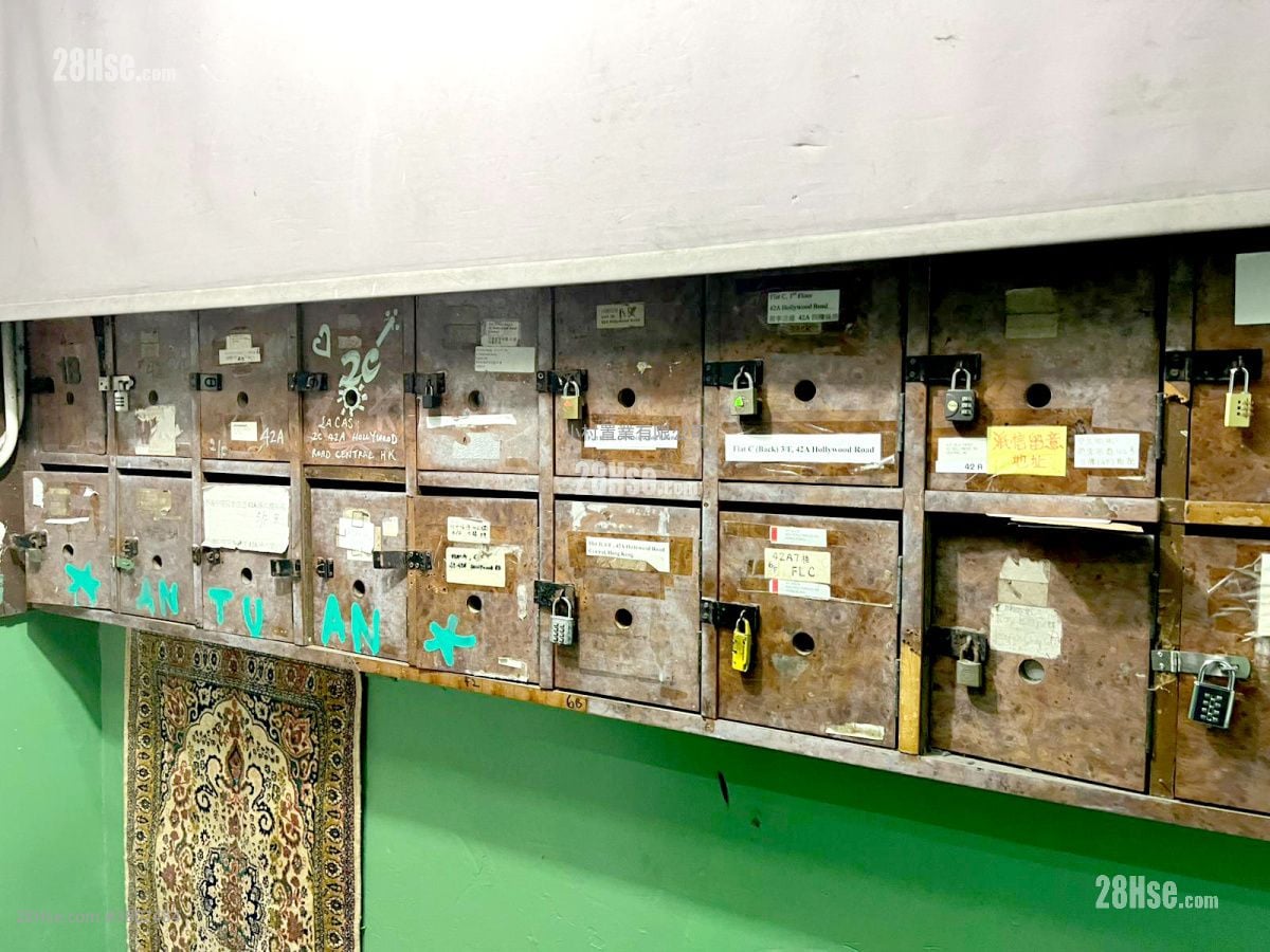 大堂: 荷李活道42-42A号 租盘 1 房 , 1 浴室 397 平方尺