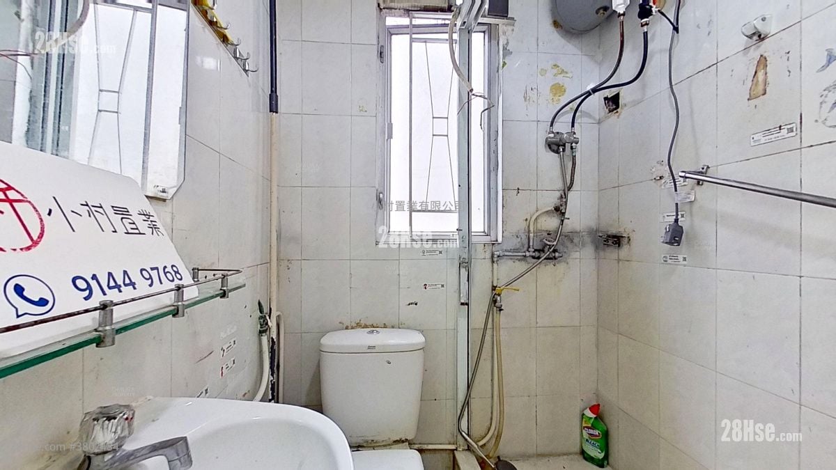 浴室: 荷李活道42-42A号 租盘 1 房 , 1 浴室 397 平方尺
