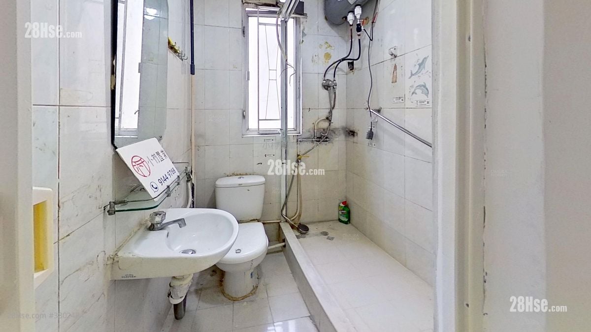 浴室: 荷李活道42-42A号 租盘 1 房 , 1 浴室 397 平方尺