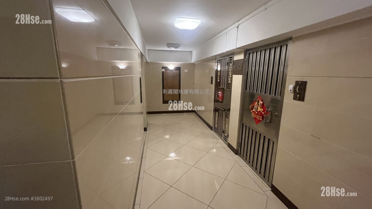 Mei Foo Sun Chuen Sell 3 Bedrooms , 2 Bathrooms 906 ft²