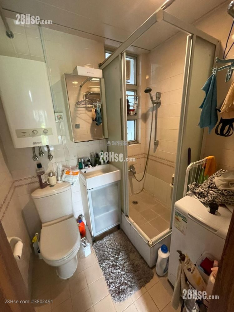 Ko Nga Court Sell 2 Bedrooms , 1 Bathroom 311 ft²